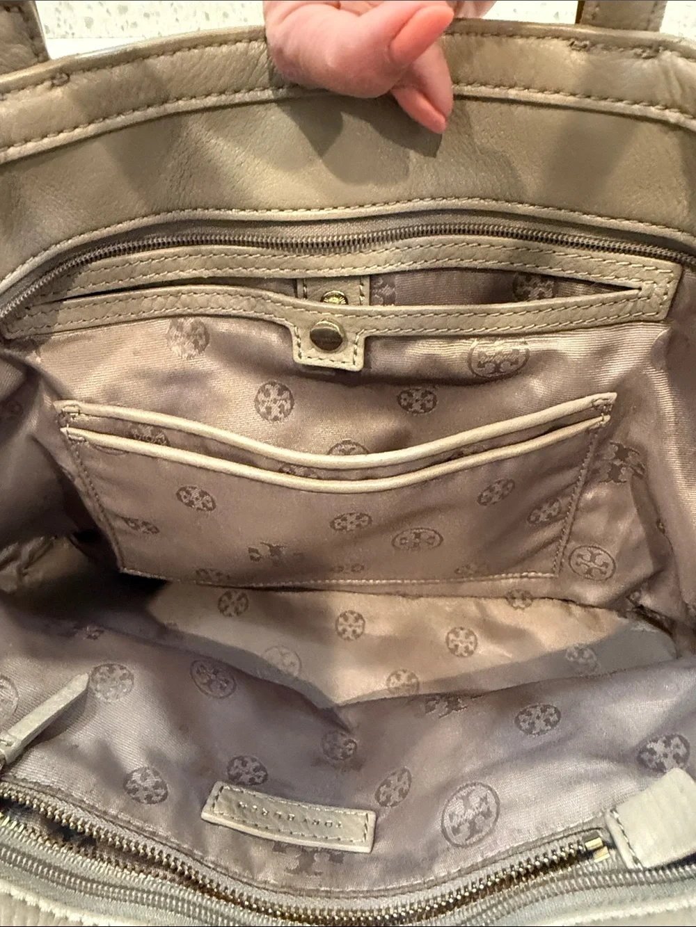 Tory Burch Landon Pebbled Leather Tote Bag in Taupe